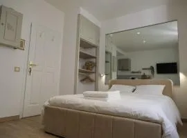 Petite fleur - Studio Vieil Antibes-Plage à 5 min