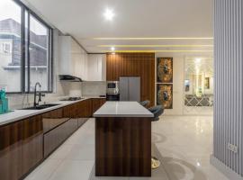 Private 3-Bedroom Luxury Villa, hotel i Lekki