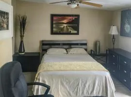 Studio Efficiency Apartment - a peaceful retreat in Port St Lucie