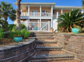 3 Bedroom Beach House with Pool, Boat Dock, and Pet Friendly – hotel w mieście Pensacola