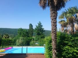 Gîte Terrasse - LA FERME TRANQUILLE, hôtel à Puivert