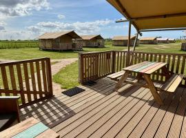 Glamping De Zuidvliet Nr 17، فندق في Wolphaartsdijk