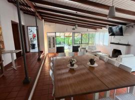 Casa Vieja Ideal for group enjoyment โรงแรมในLiebig