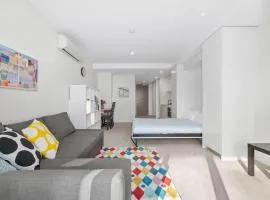 Cozy Studio with Free parking at Kingston Foreshore