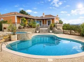 Villa Topázio - 4 Bedrooms, Private Pool, Jacuzzi, Airco & Sea Views!