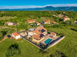 Casa Berton - New Modern Villa With Pool - Happy Rentals, hotel en Labin