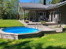 Justi Holiday House, готель у місті Alliklepa