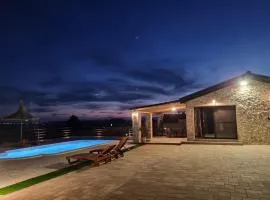 Holiday Home A&M with pool and lakeview