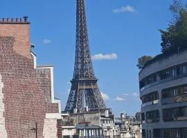 Grand Appartement Eiffel Tower View