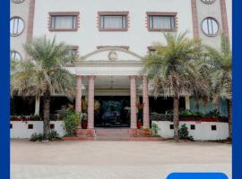Palette by CheckIn Anand Formerly Hotel La Casa Inn, hotel v mestu Anand