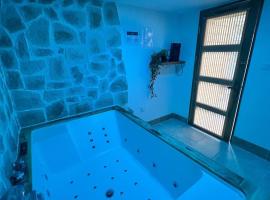 Cocon détente & Jacuzzi(Balnéo): Dieppe şehrinde bir otel