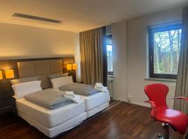 4 Big Bedrooms, Bungalow & Garden, Schlehe 8, Hotel in Hannover