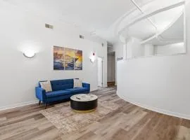 Spacious 2BR Downtown Indy Skywalk, Free Garage Parking, Convention Center, Stadium