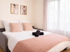 Cozy studio, Close to public transportation, Private parking