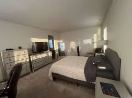 Private Room with Office near Denver Airport