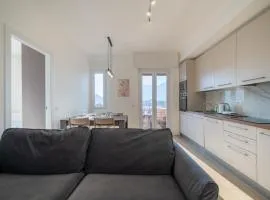 Lake Como 5' - Mountain View - 10' Station - Wifi, AC