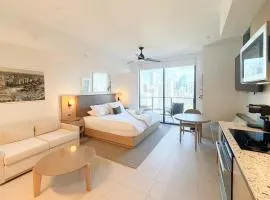 Modern Luxury Studio w City Views - Pool & Gym