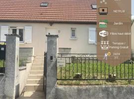 Maison familiale - Jardin - Parking - Wifi, Hotel in Pithiviers