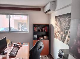 ER21-Center Apartment Igoumenitsa ,Private Patio & Easy Access, khách sạn ở Igoumenitsa
