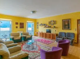 GuestHost - Lovely Lakeview Flat in Central Dongo