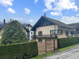 Chalet Familial l'Escapade - Les Marécottes - Swiss Alps、レ・マレコットのホテル