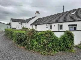 Near Rhosneigr - Sleeps 2 - Pets and Parking