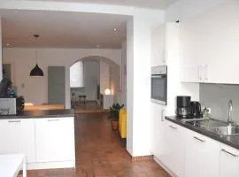 Ruim en charmant Vakantiehuis met tuin, aan de rand van Brugge centrum