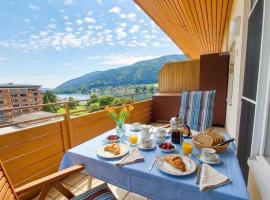 LENA Haus KMB Seeappartement am Ossiacher See mit direktem Seezugang und Hallenbad โรงแรมในTschöran