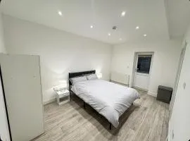 Luxury 3 Bedroom Retreat 5 min to Elizabeth
