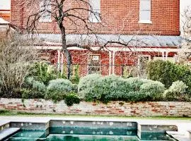 Ravenswood Homestead