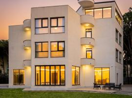 The Honeycomb Boutique Hotel, hotel a Golem