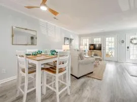 Walk to Eats & Drinks! Stylish Murrells Inlet Stay