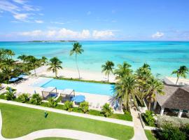 Modern Condo at One Cable Beach with Balcony, hotel u gradu Nasau