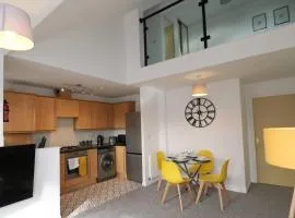 Two Bedroom Peaceful Penthouse - Private Parking