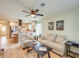 < 1 Mi to Lackland AFB: WFH-Friendly Retreat!, hotel in San Antonio