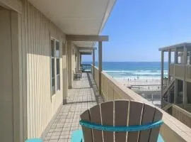 Beachfront Retreat, Private Beach Access, pool - Apartment with View and Balcony