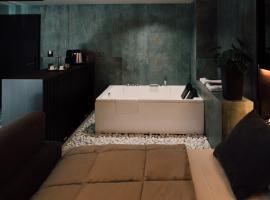 Hotel PALAZZO PEPE، فندق في نابولي
