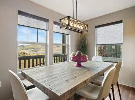 New! 3 Min to Deer Valley, Garage, Hot Tub, Views!