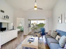 Walk to Canova Beach Park: Couple's Coastal Condo
