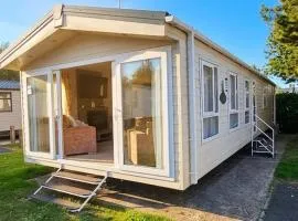 Modern & Spacious 40ft Caravan Sleeps 6 Luxury!