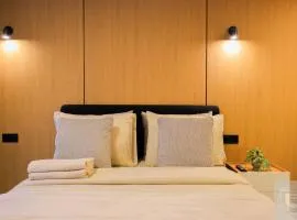 Renthouse ApartHotel Room #17