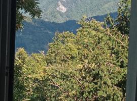 Flora's Nest - Oasis of peace with a view of the Apuan Alps, hotell sihtkohas Culla