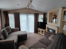 Holiday Home, Hotel in Forfar