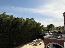 Chic Room 2 l Luxury Villa Garden 8 l Pool Access