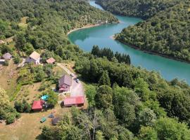 House Kiki by Villas Guide, hotel a Bosiljevo