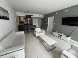 Sleek Condo with Bay and City Views in Brickell
