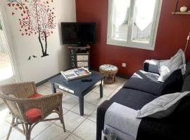 Gite de vacances dans résidence WIFI, Hotel in La Jarne