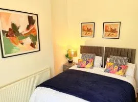 Stylish Studio1,Weekly,Monthly Stay deals,Parking,Contractors,NHS, Relocators,nr Sandwell hospital