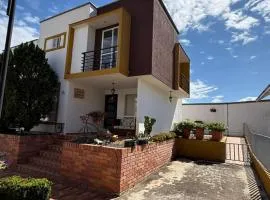 Casa de descanso Curití Piscina, jardín, comodidad