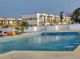 Fabulous 3 Bedroom house in Gated community in Belas Luanda، فندق في Cope